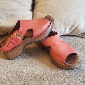 Dansko women's open toe clogs size 6 rust color